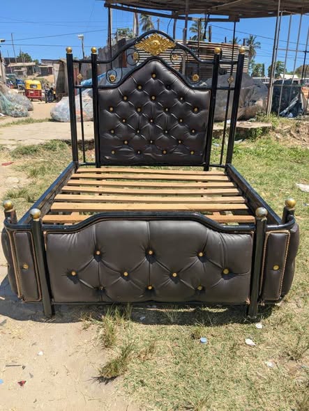 BED SOFA YA CHUMA 5 kwa 6