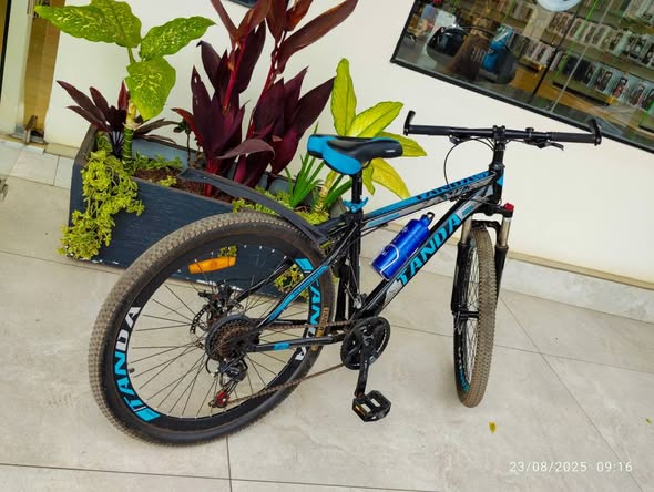 Christmas Offer! Mountain Bicycle, Helmet and Pump