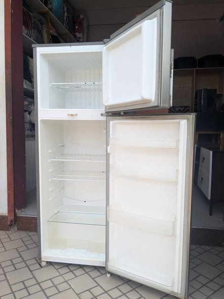 WEST POINT DOUBLE DOOR FRIDGE LITA 200