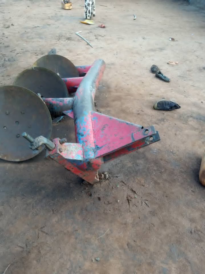 TREKTA NEW HOLLAND TT 55 NA JEMBE LAKE INAUZWA