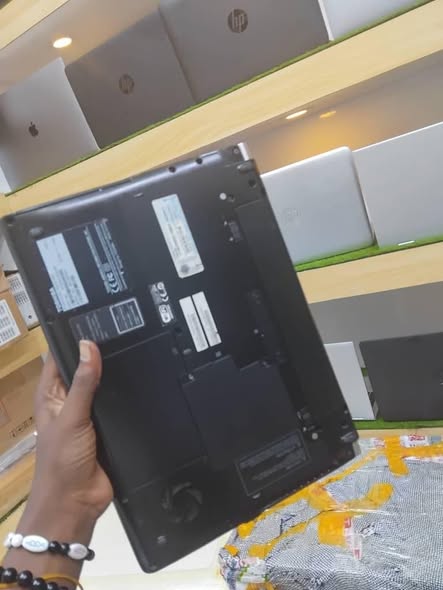 💼✨ TOSHIBA PORTEGE R835-P81