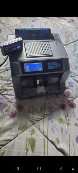 Machine ya Kuhesabu Hela Mpyaa Sana Vioo Viwili