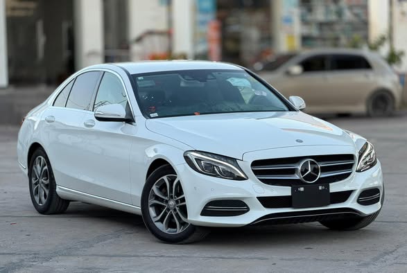 MERCEDES BENZ C200 2015