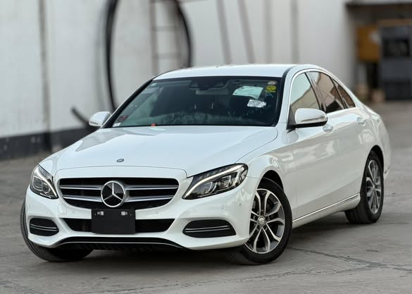 MERCEDES BENZ C200 2015