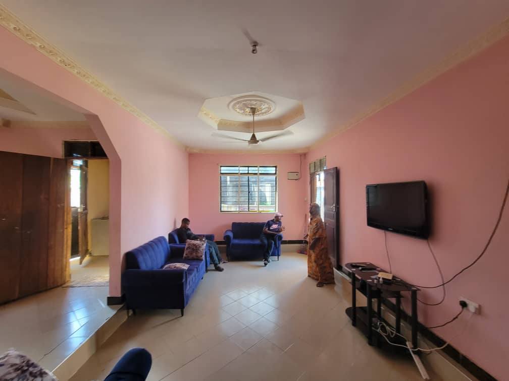 Nyumba inauzwa Vyumba vi4 vya kulala