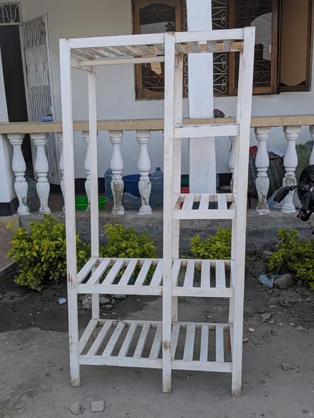 Kabati la Pallet Kali Sana