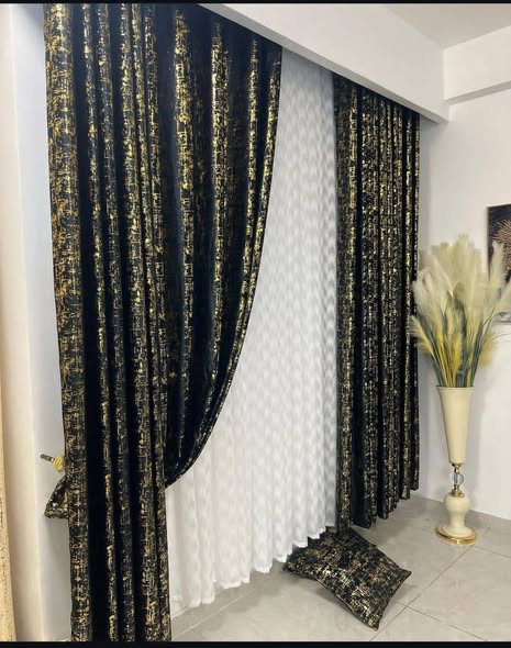 Jipatie Pazia Nzito Zenye Ubora wa Hali ya Juu Pamoja na Lesi Zake