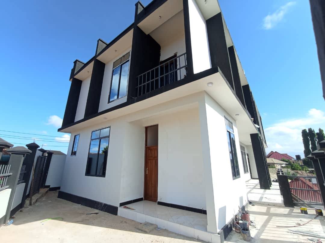 APARTMENT NZURI YA KISASA INAPANGISHWA KIMARA COMPOUND MOJA NI YA FENCE MOJA