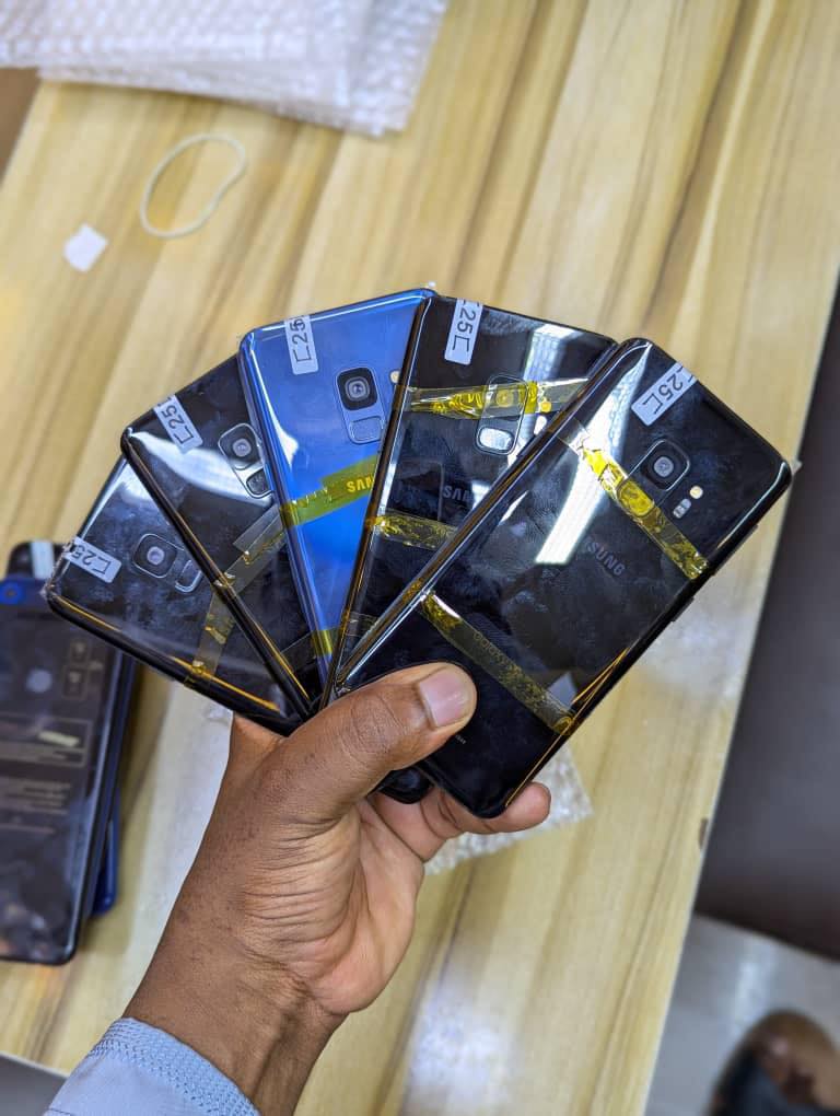 SAMSUNG FULL BOX NA USED AINA ZOTE