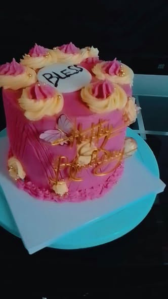 Natengeneza Cake Kwa Ajili ya Shughuli Tofauti Tofauti