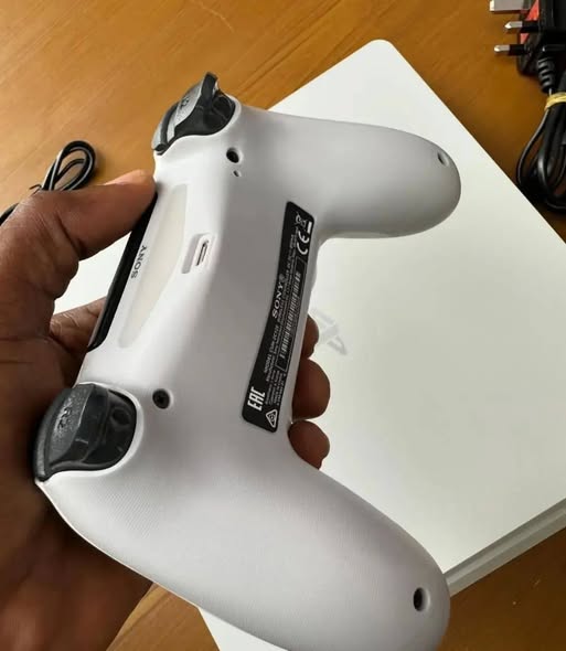 🕹️ PS4 SLIM (USED UK – LIKE NEW)