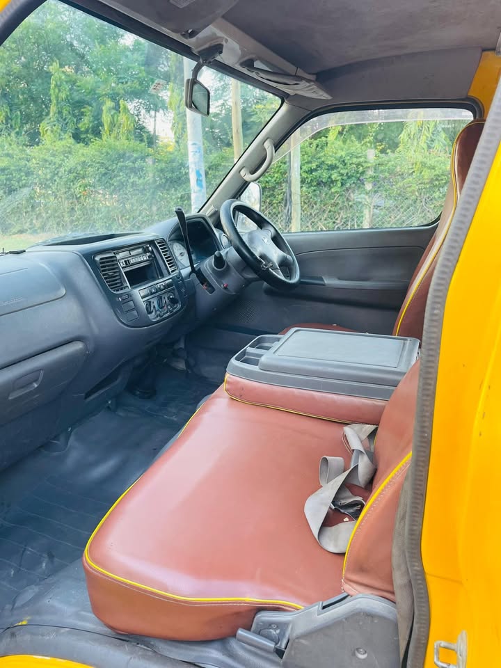 NISSAN CARAVAN SCHOOL VAN