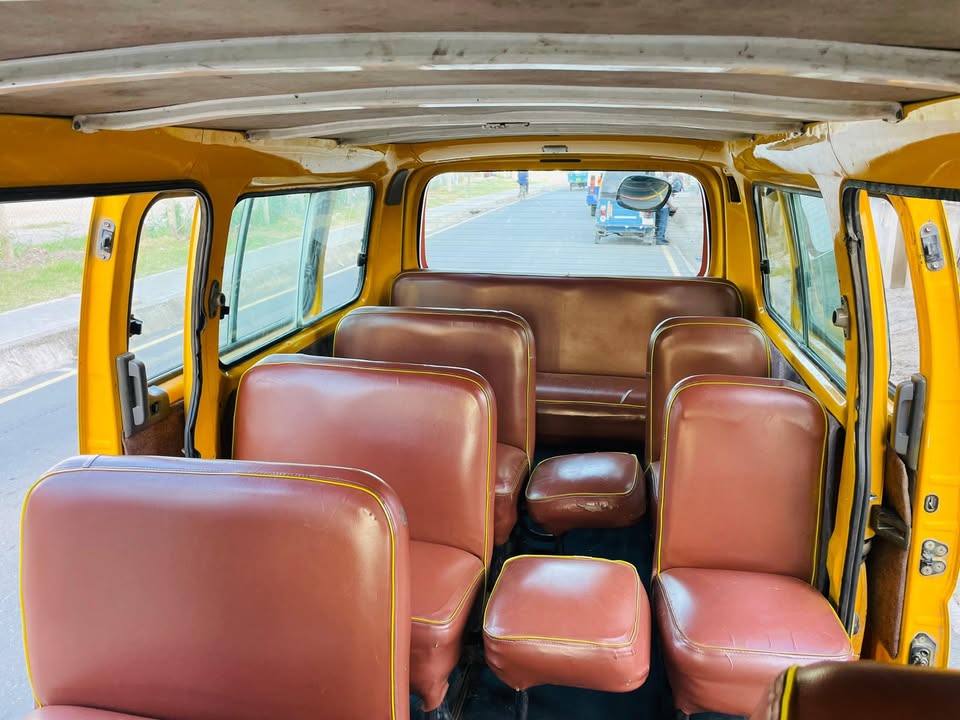 NISSAN CARAVAN SCHOOL VAN