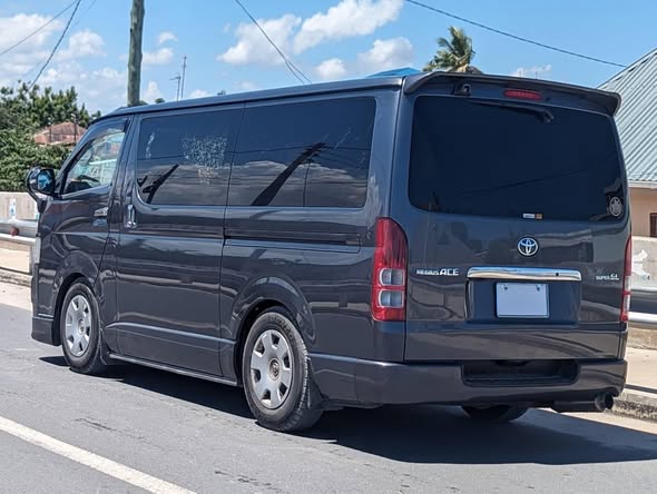 TOYOTA HIACE QUANTARM