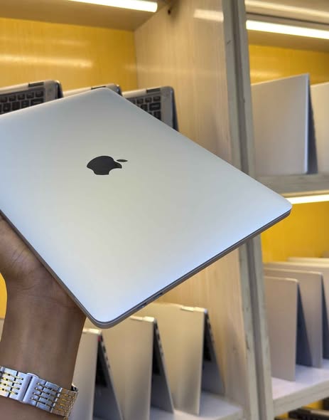 MacBook Pro 13” 2020 (M1 chip) With Touchbar