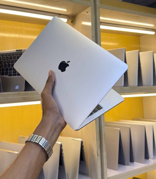 MacBook Pro 13” 2020 (M1 chip) With Touchbar