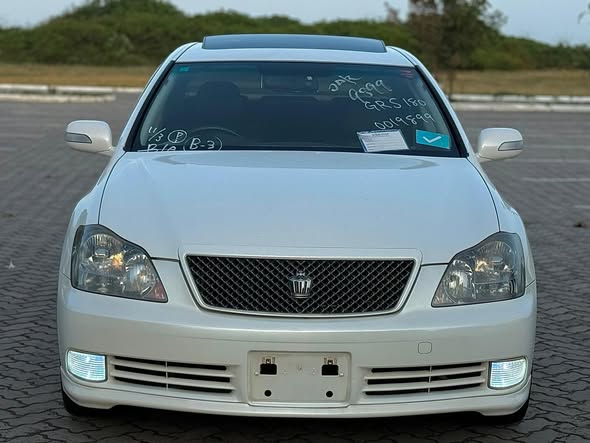 CROWN ATHLETE (CHESIS)