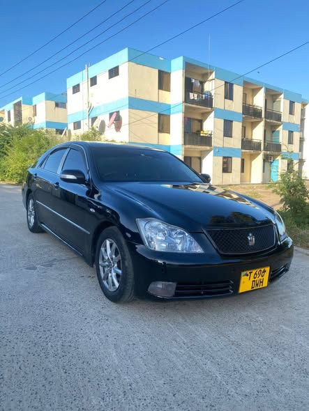 Toyota Crown DWH Black