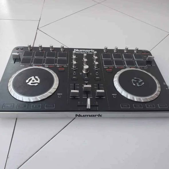 Numark Mixtrack Pro II – DJ Controller