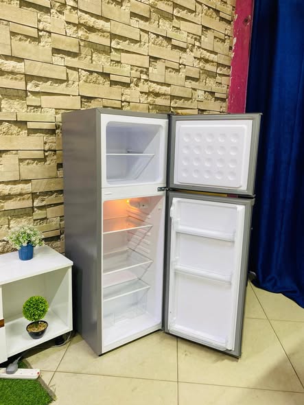 Nauza Friji. Lita 138, Linagandisha na Linapooza Vizuri Sana!!