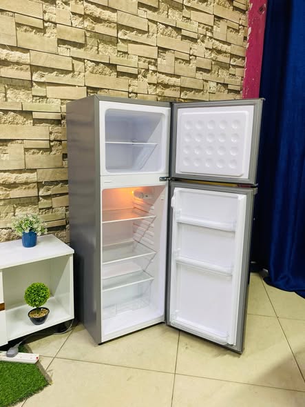 Nauza Friji. Lita 138, Linagandisha na Linapooza Vizuri Sana!!