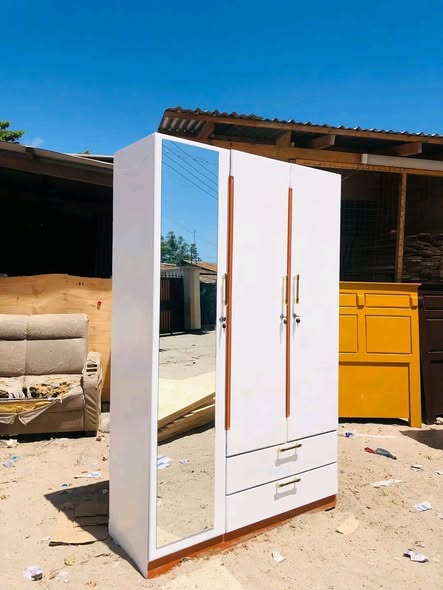 Makabati ya Nguo Milango Milango Mitatu