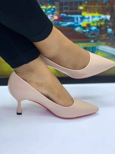 Wauzaji wa Viatu Vizuri vya Kike