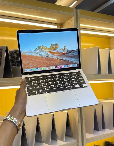 MacBook Pro 13” 2020 (M1 chip) With Touchbar