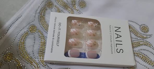 Nauza Kucha Bandia. 24 kwenye Pakti Moja