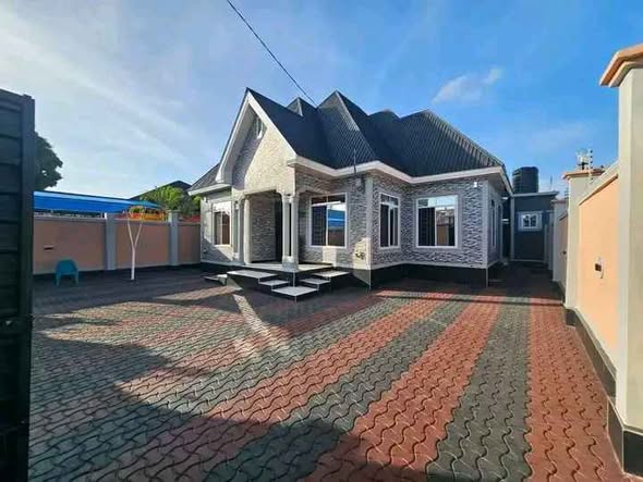 NYUMBA INAUZWA IPO MTAA MZURI MNO!