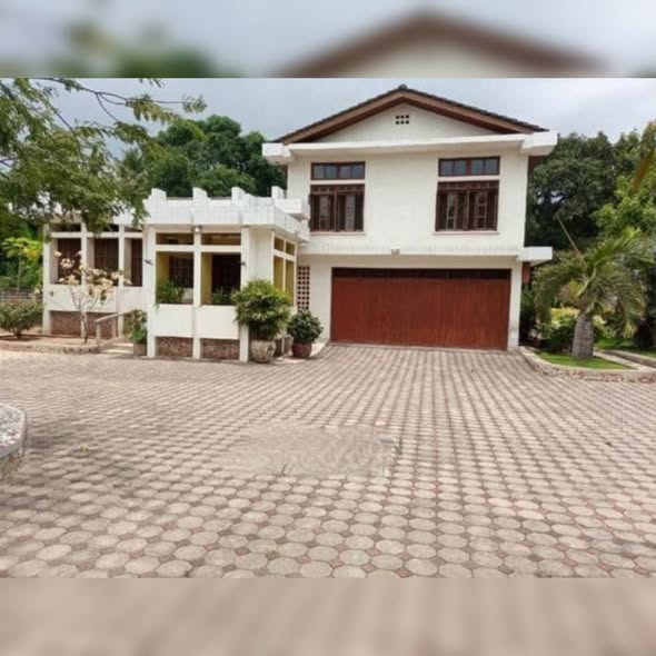 2 Storey, 4 Bedroom Mansion for Sale!!