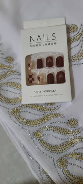 Nauza Kucha Bandia. 24 kwenye Pakti Moja