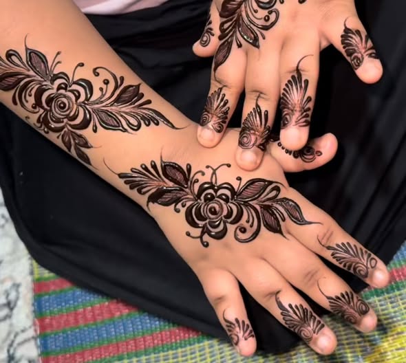 Karibun Kuchora Maua ya Henna na Piko Design Zote