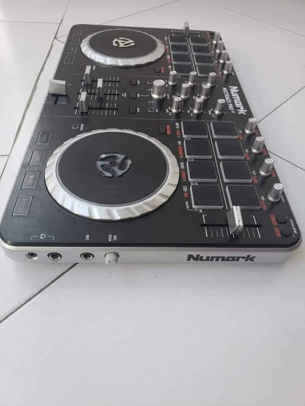 Numark Mixtrack Pro II – DJ Controller