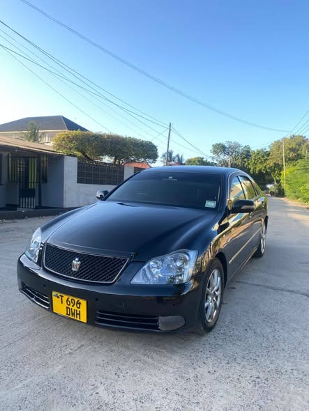 Toyota Crown DWH Black