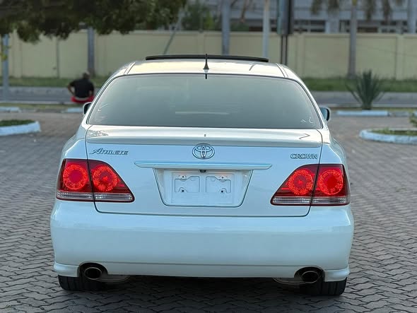 CROWN ATHLETE (CHESIS)