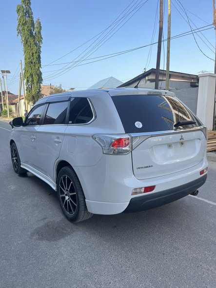 MITSUBISHI OUTLANDER (CHESIS)