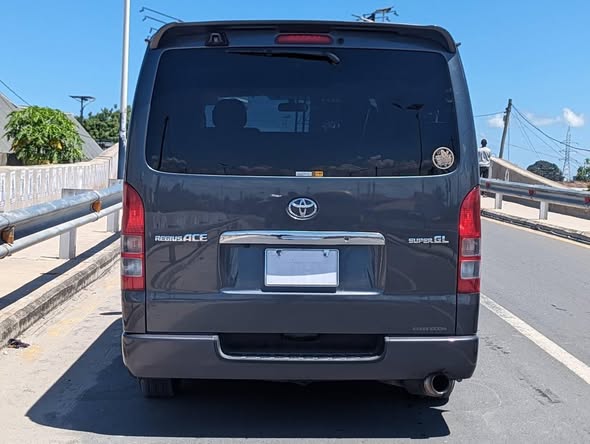 TOYOTA HIACE QUANTARM