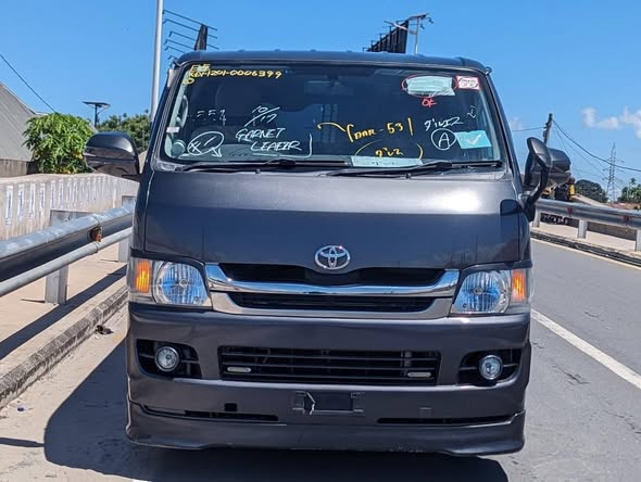 TOYOTA HIACE QUANTARM