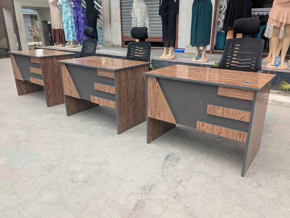 Office Table and Chair. Excellent Condition