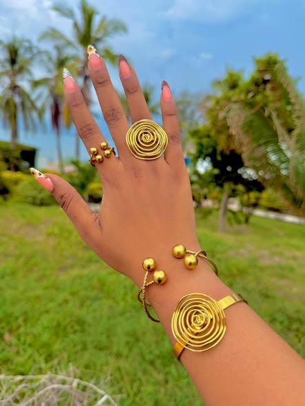 Bangle & Pete za Kishua ni Nzuri Sana