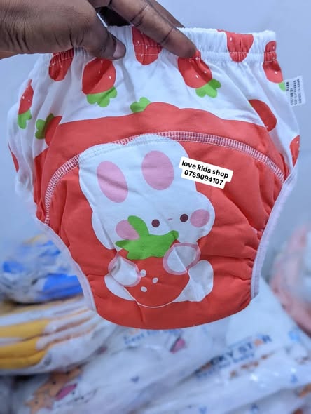 Chupi za Mkojo. Mtoto Anavaa Bila Nepi