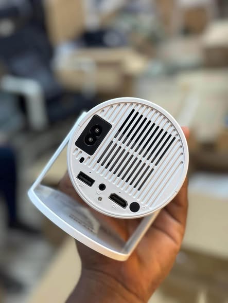 4K PORTABLE PROJECTOR