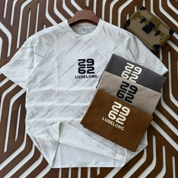 Round T-shirts Nzuri Sana