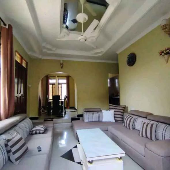 NYUMBA INAUZWA MAJOHE KWA MUSTAPHA