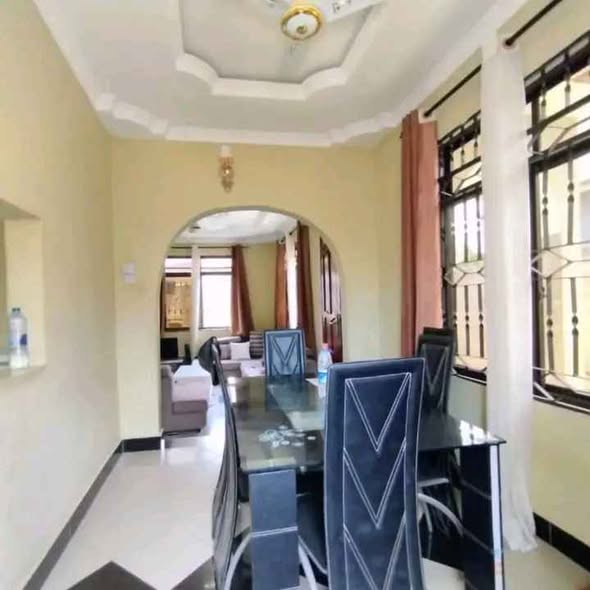 NYUMBA INAUZWA MAJOHE KWA MUSTAPHA