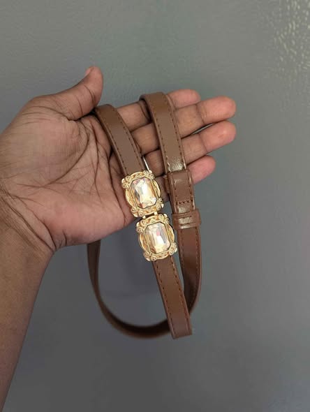 Mikanda Mizuri ya Ngozi. Haichubuki