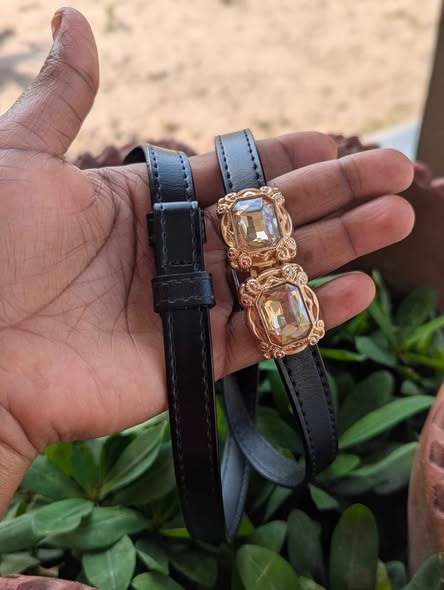 Mikanda Mizuri ya Ngozi. Haichubuki