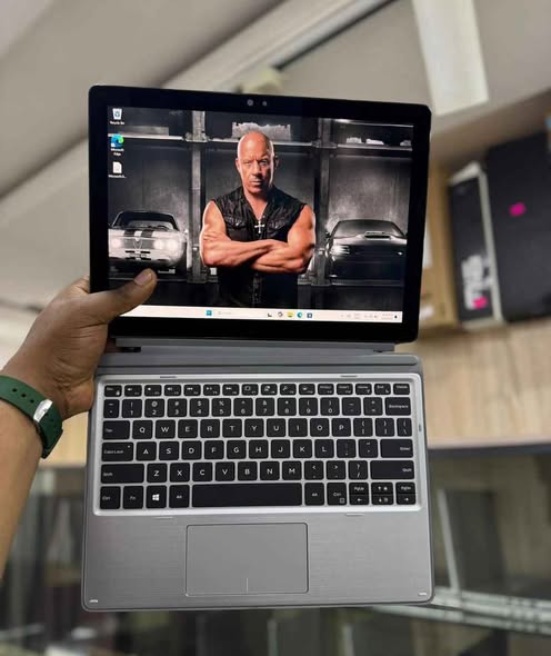 Dell Latitude 7200 – Core i5 💻