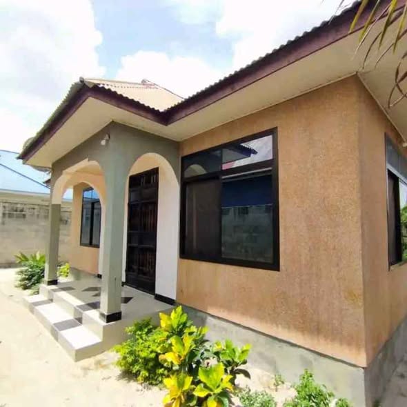 NYUMBA INAUZWA MAJOHE KWA MUSTAPHA